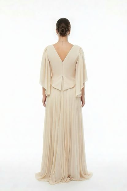 فستان سهرة بيج بمقاسات كبيرة، مطوي ومزين بالأحجار